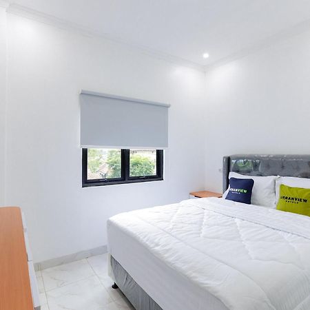 Urbanview Hotel Amira Syariah Bogor Pamoyanan Extérieur photo