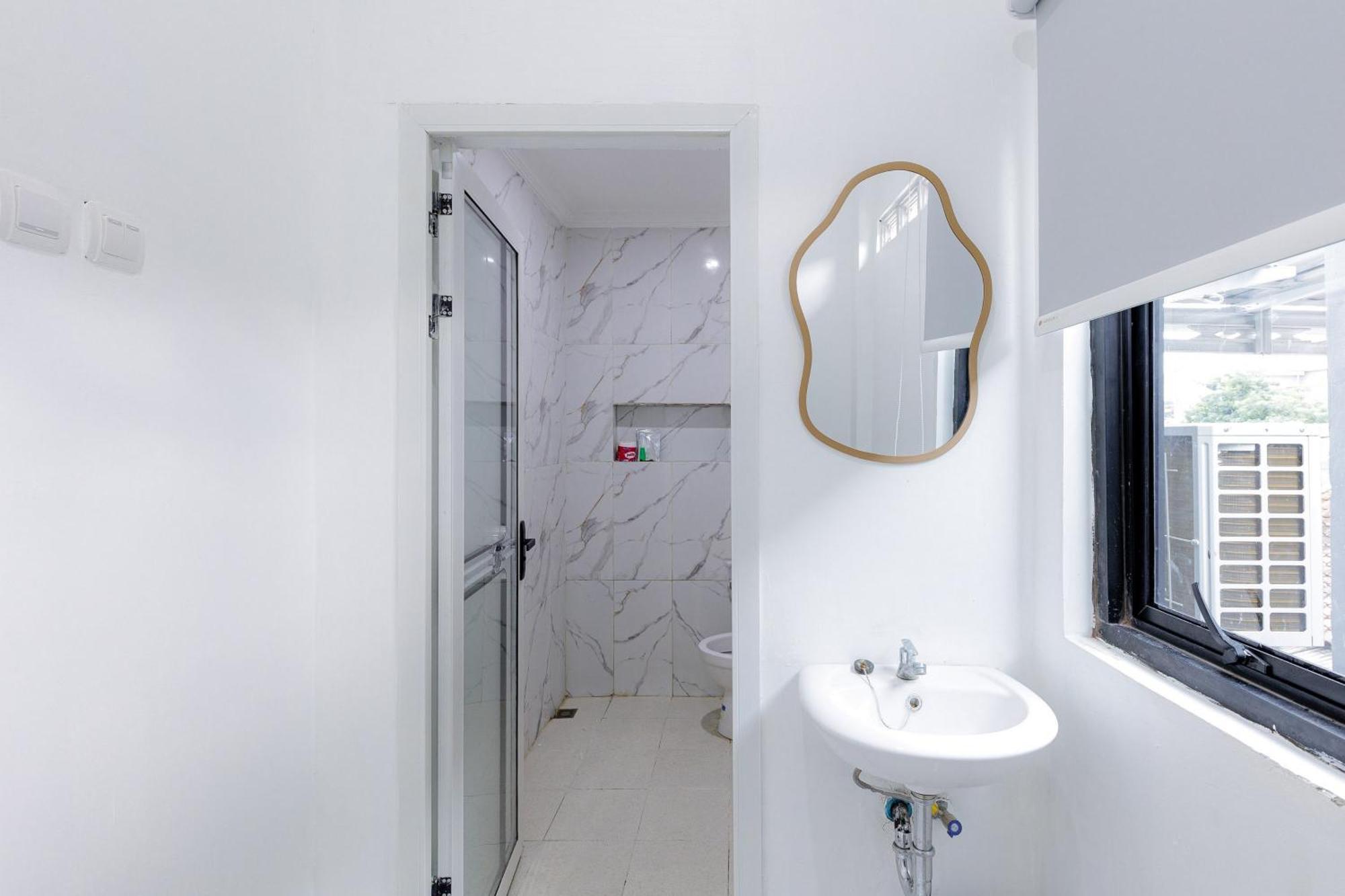 Urbanview Hotel Amira Syariah Bogor Pamoyanan Extérieur photo