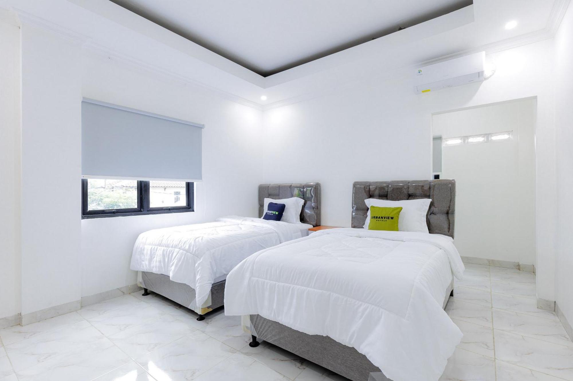 Urbanview Hotel Amira Syariah Bogor Pamoyanan Extérieur photo