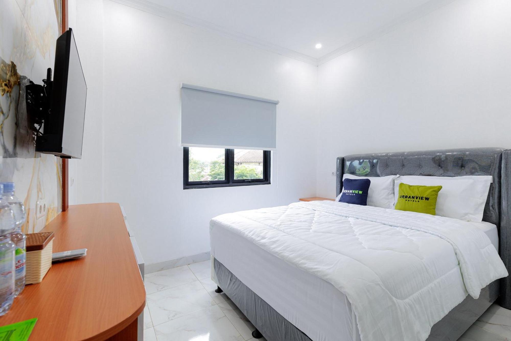 Urbanview Hotel Amira Syariah Bogor Pamoyanan Extérieur photo