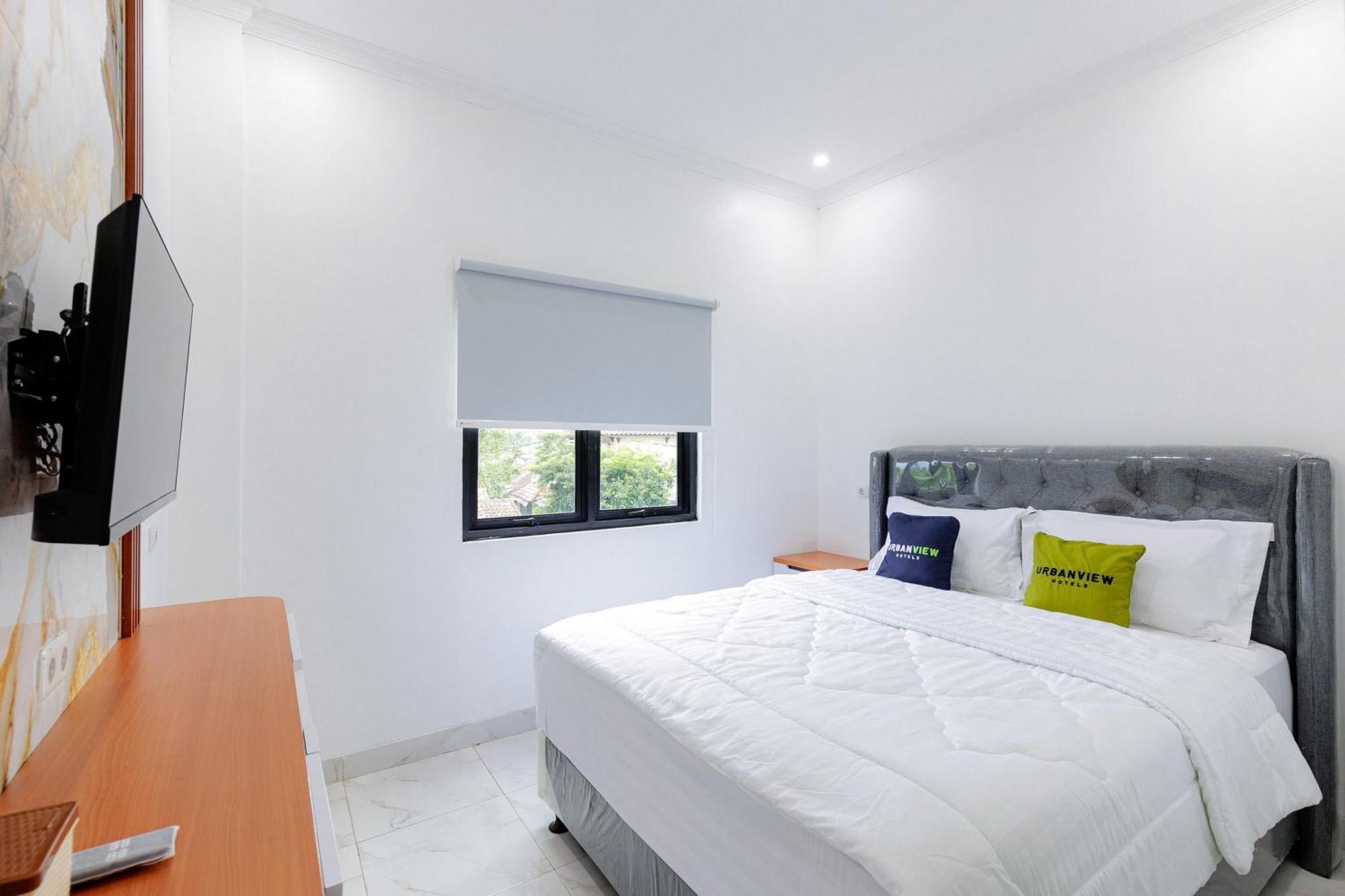 Urbanview Hotel Amira Syariah Bogor Pamoyanan Extérieur photo