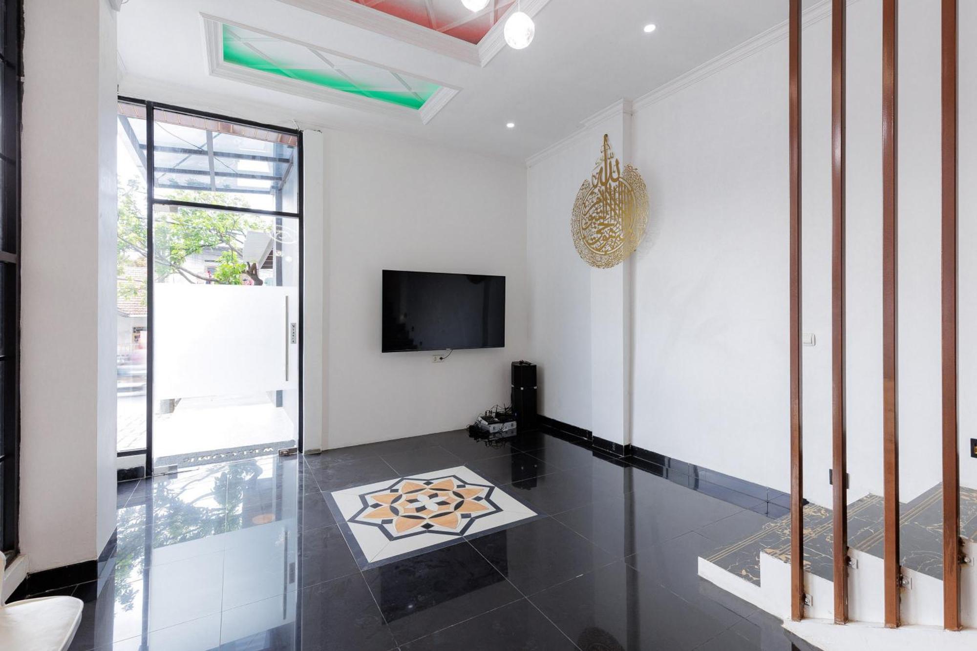 Urbanview Hotel Amira Syariah Bogor Pamoyanan Extérieur photo
